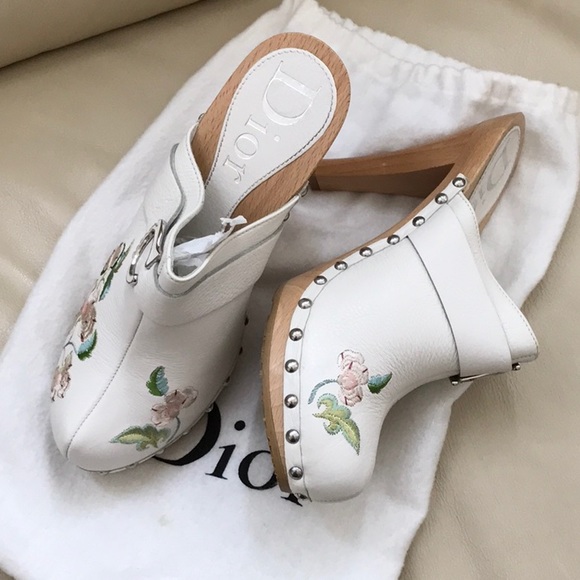 💋💋💋 DIOR Flower Embroidered Clogs 💋💋💋 - Picture 4 of 8